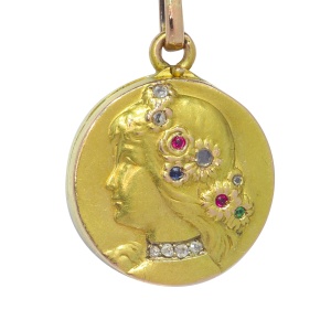 Vintage Art Nouveau 18K gold locket